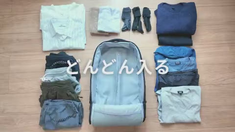 Load video: キャスター付きバッグのトランスキャリーのメインポケットに2~3泊分の衣類がどんどん収納されていく様子。
